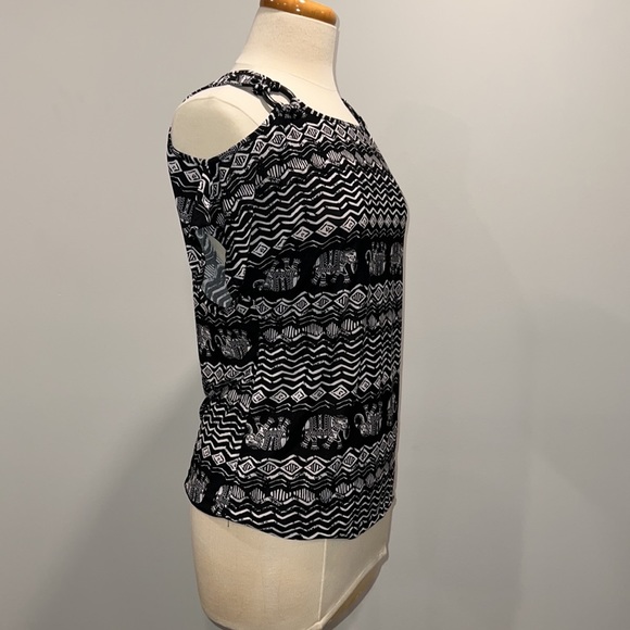 Slinky ethnic print, cold shoulder top, size large - Picture 3 of 7